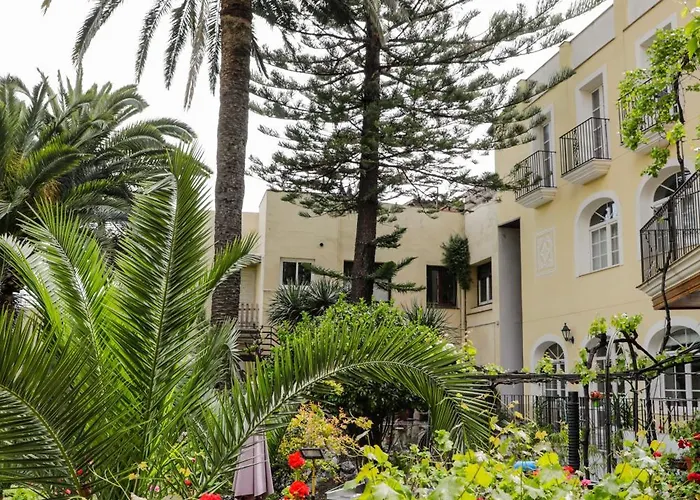Antiga Hotel 3*